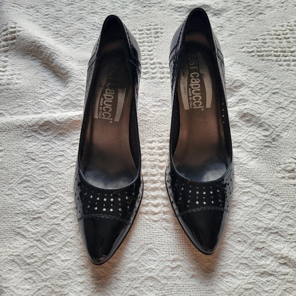 Just Capucci- Black, slip on style pointy  toe heel. - Picture 2 of 11